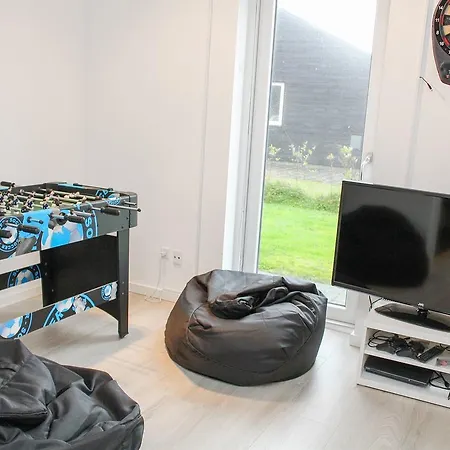 펜션 Four-bedroom Holiday In *