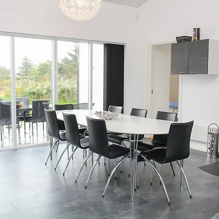 펜션 Four-bedroom Holiday In *